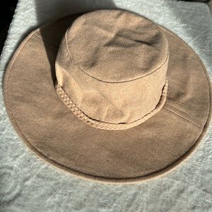 ASN hat | NWT | 91% Polyester, 8% Acrylic, 1% Wool
